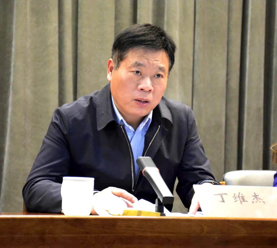 最后强调,全市各级工会,广大工会干部要认真学习传达此次会议及胡建军